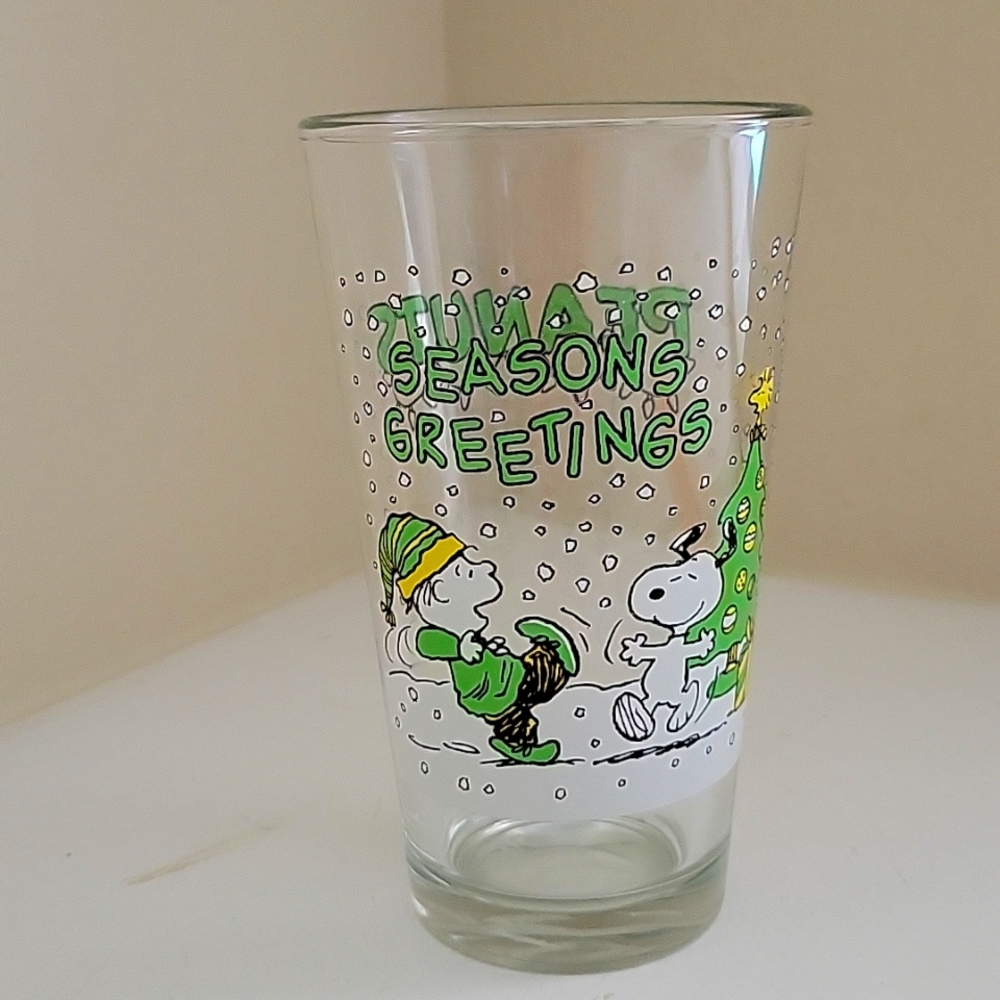 Seasons Greetings!! PEANUTS14OZ GLASS W/CHARLIE BROWN, WOODSTOCK, SNOOPY IN SNOW